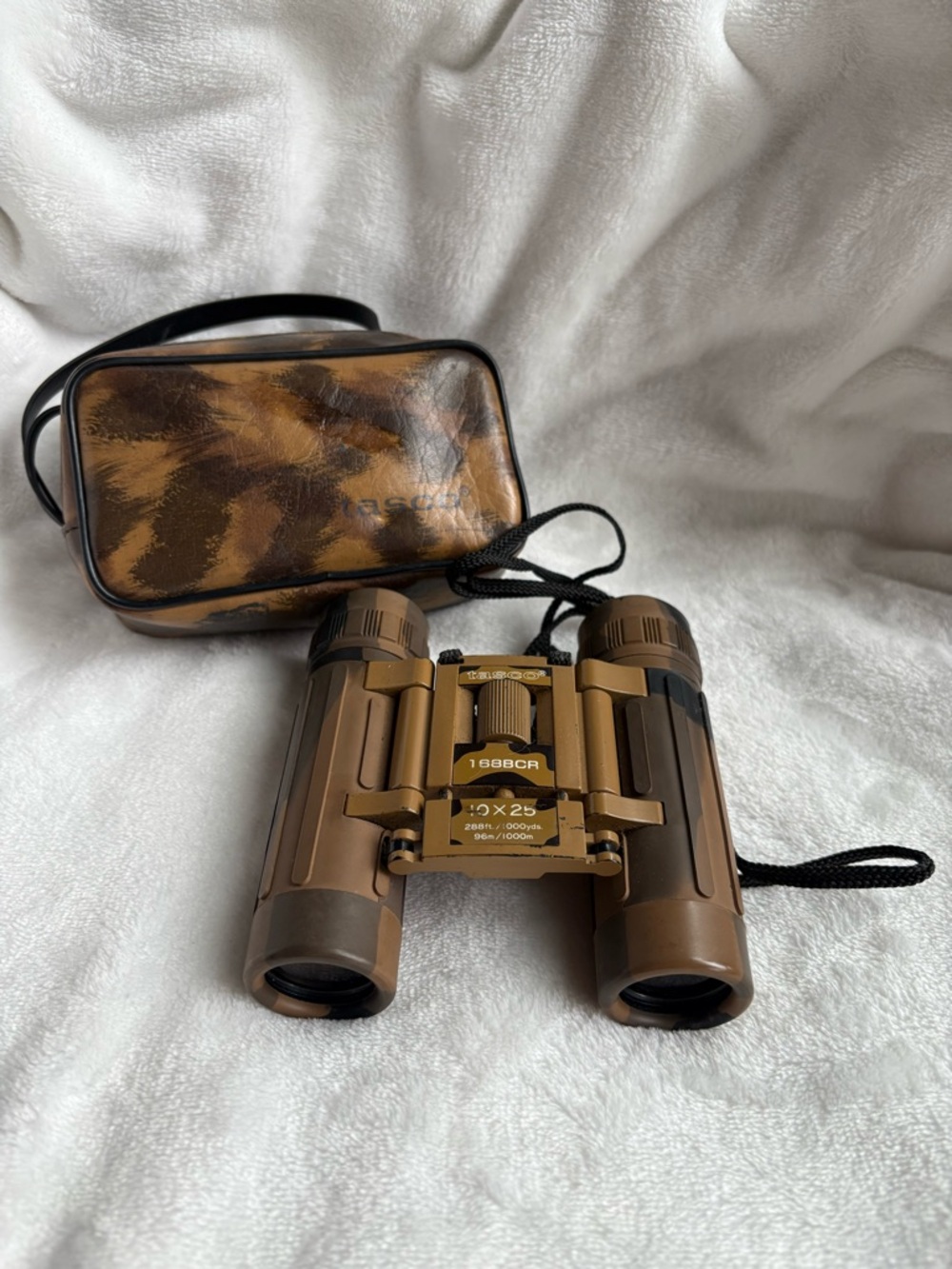 Vintage TASCO 1688CR 10x25 Camo Compact Binoculars With Case